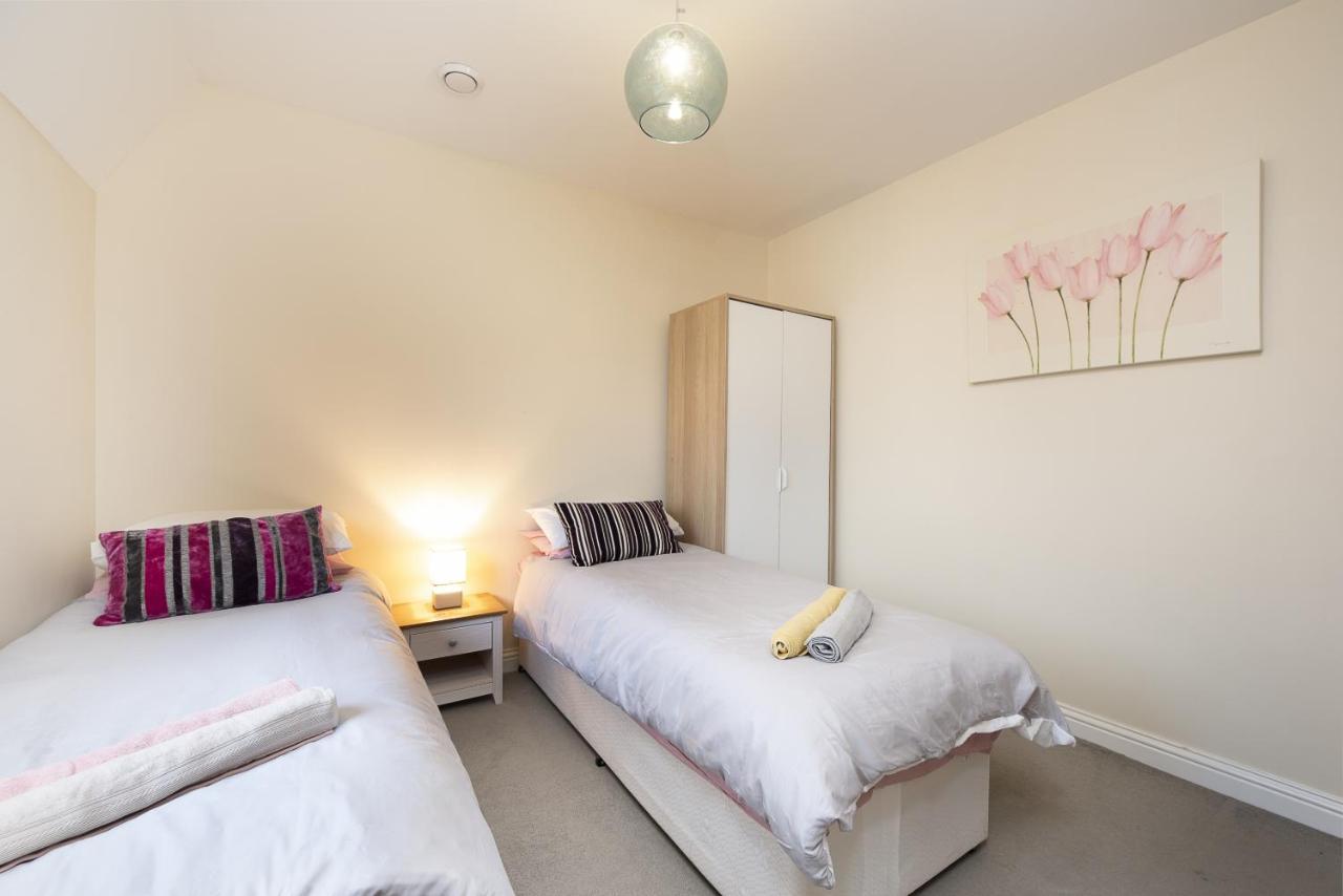 Inaras Place Aylesbury  Ngoại thất bức ảnh